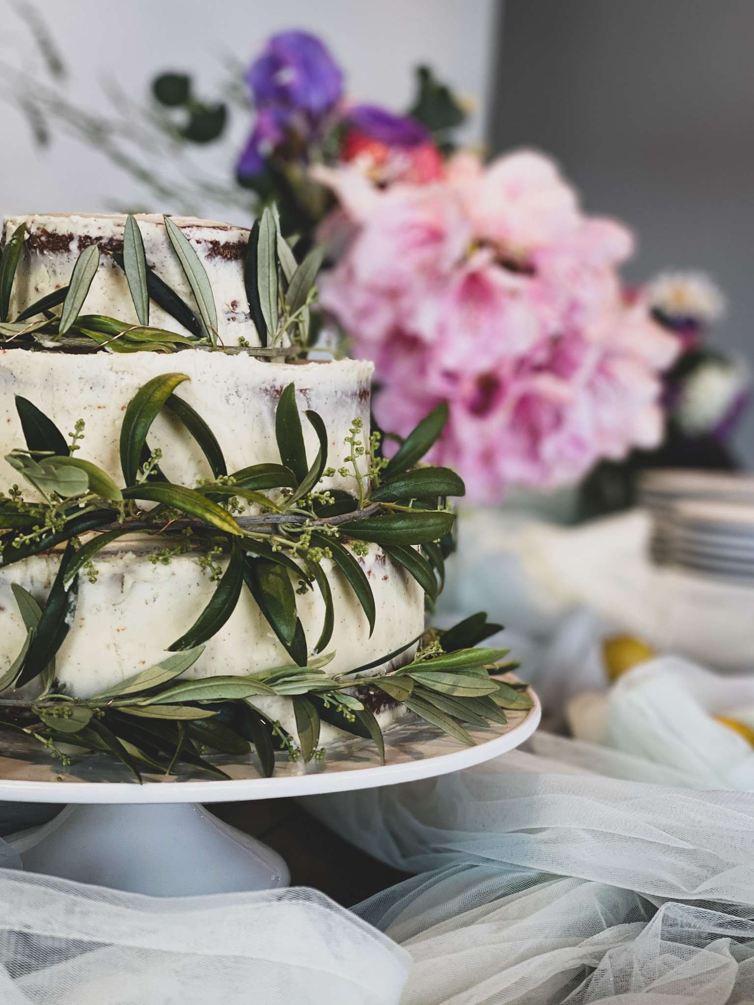 Earl Grey Tea Cake with Buttercream Frosting and flowers
